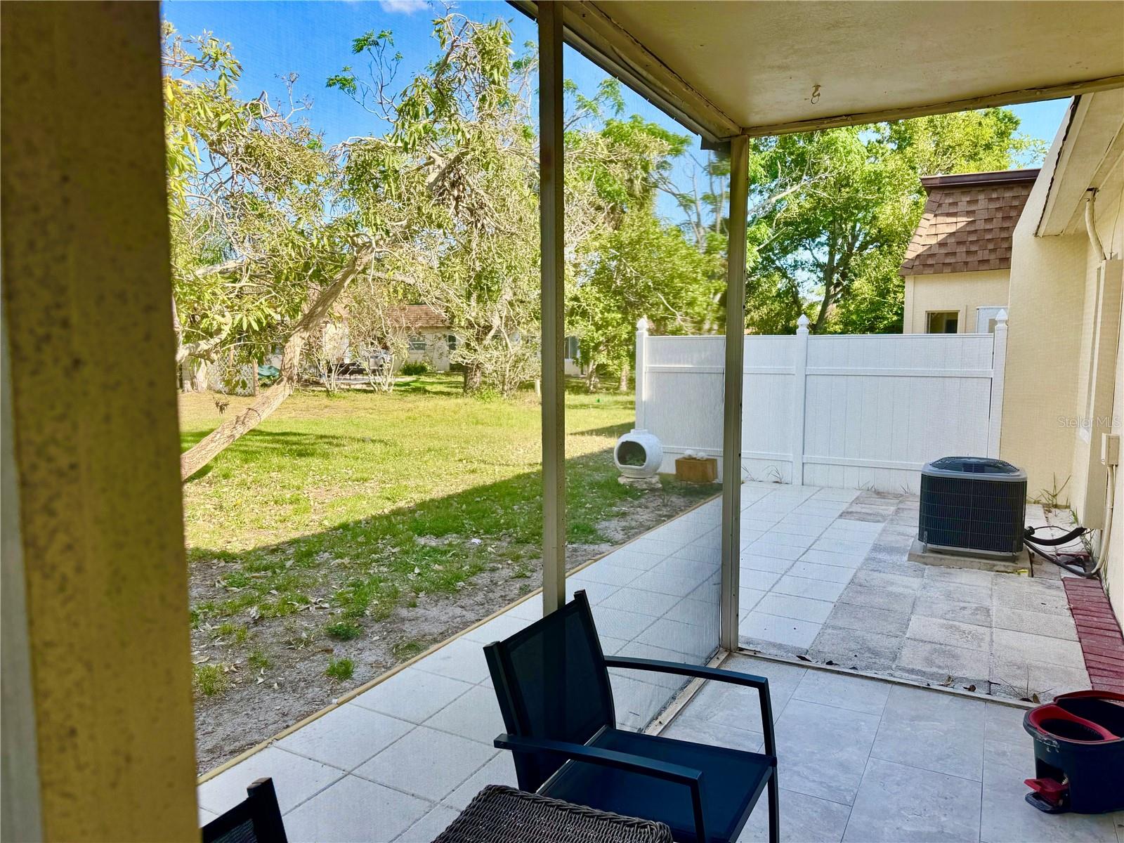 Listing photo id 13 for 9893 86th Way N