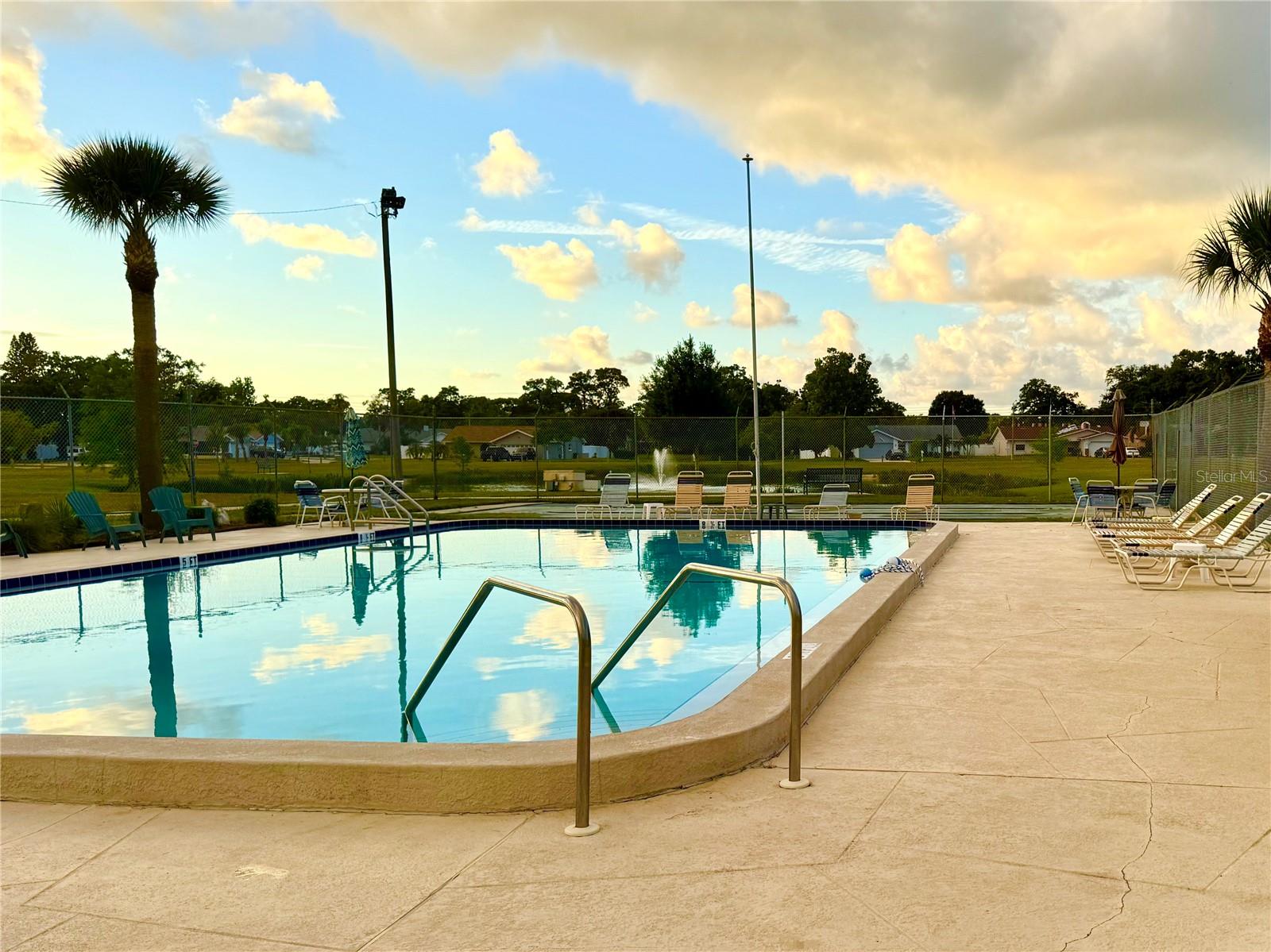 Listing photo id 15 for 9893 86th Way N