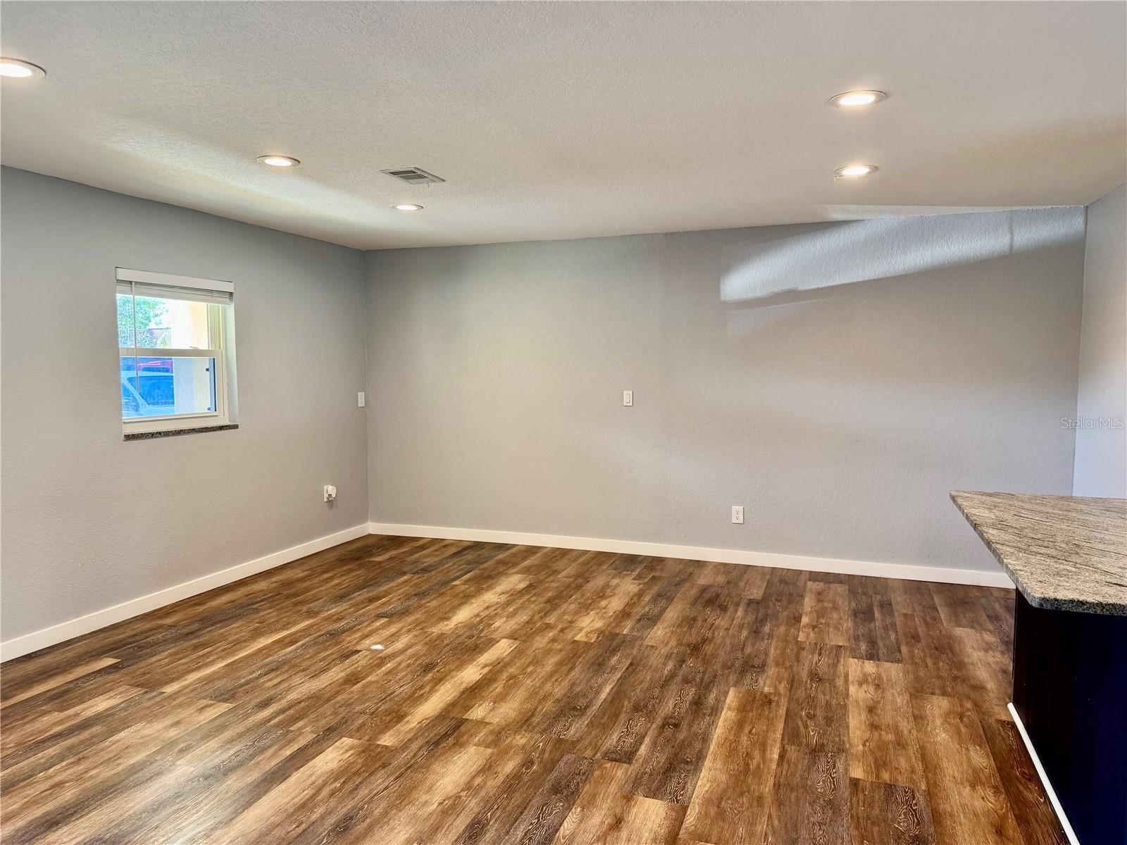Listing photo id 0 for 9893 86th Way N