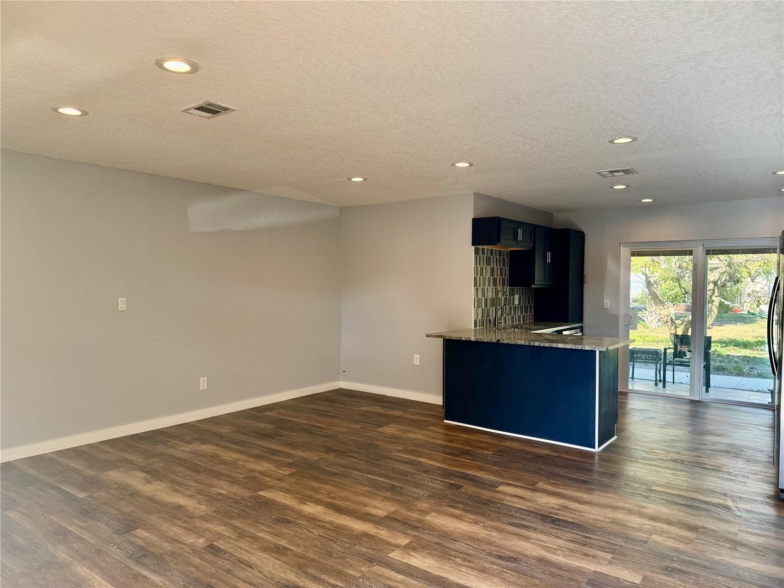 Listing photo id 1 for 9893 86th Way N