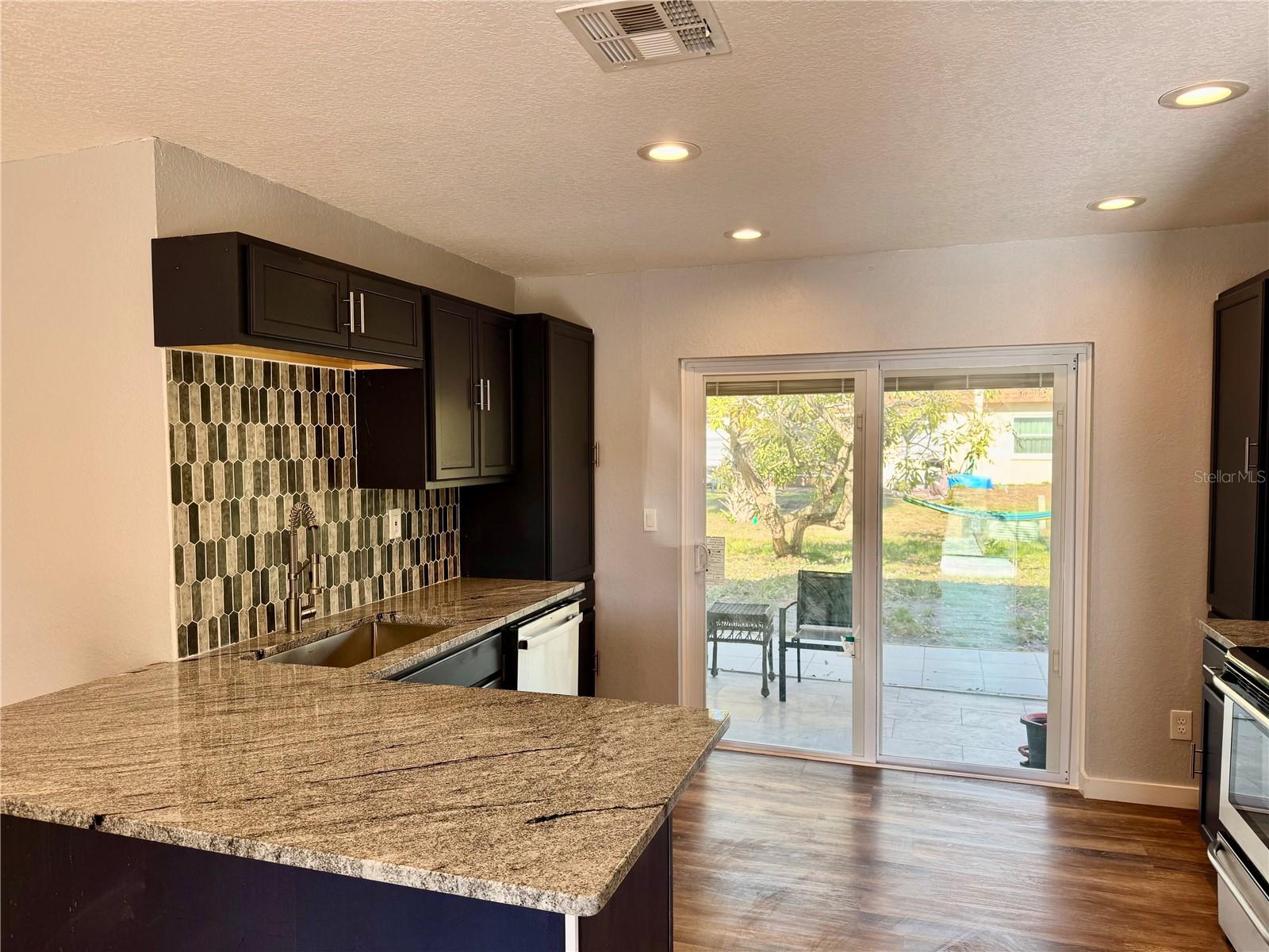 Listing photo id 2 for 9893 86th Way N