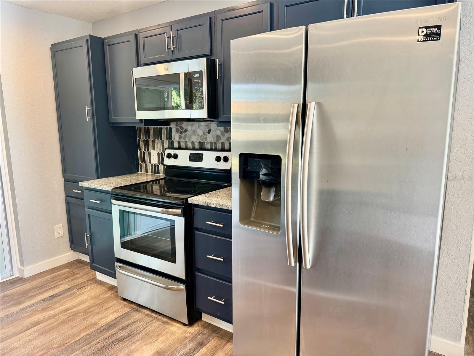Listing photo id 4 for 9893 86th Way N