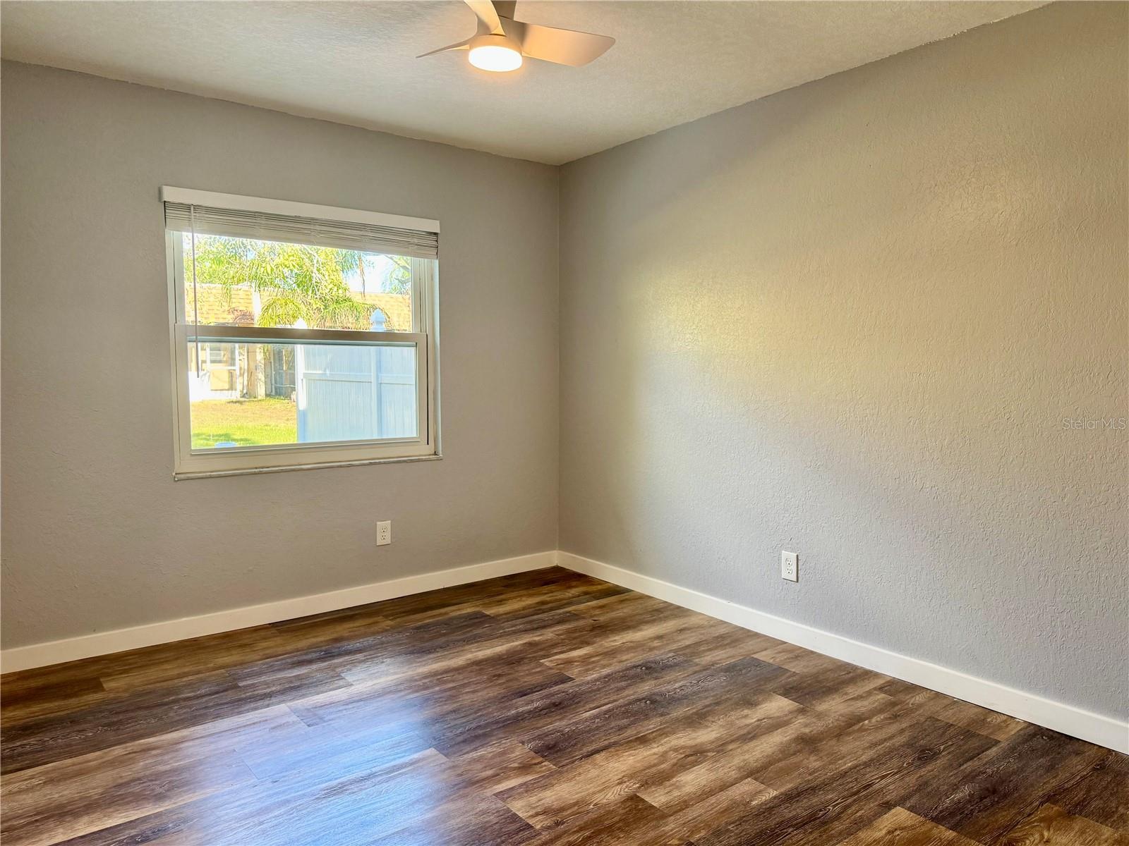 Listing photo id 7 for 9893 86th Way N
