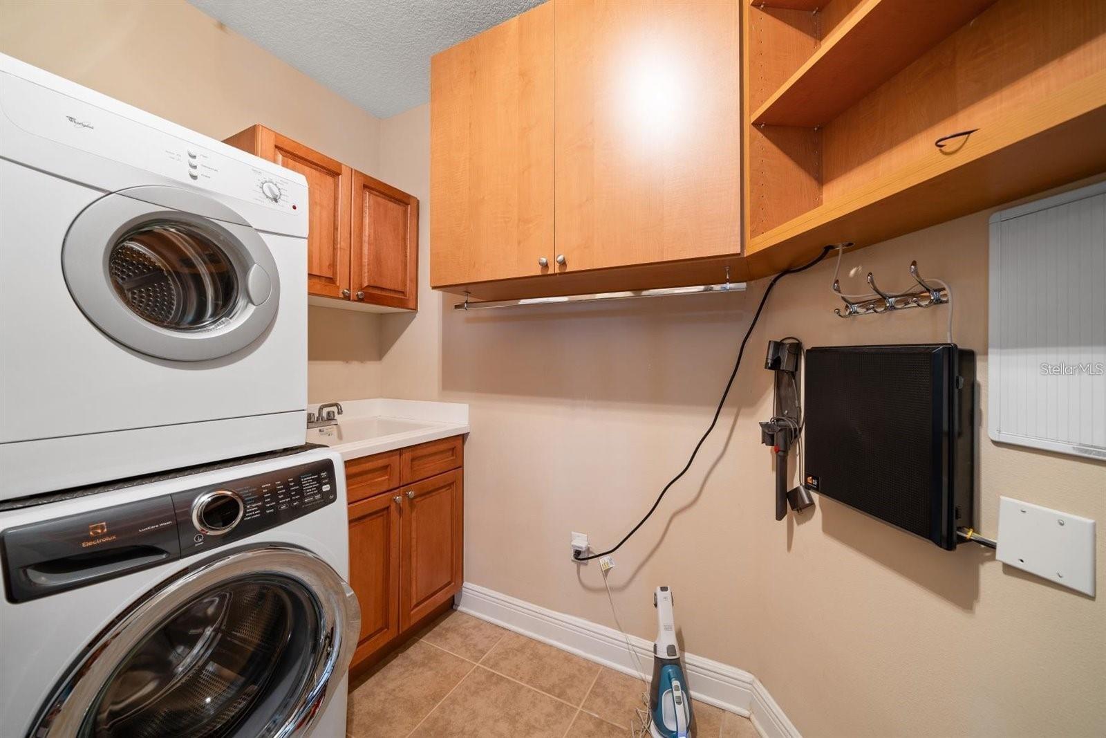 Image 9 of 37 For 1030 Bellasol Way 201