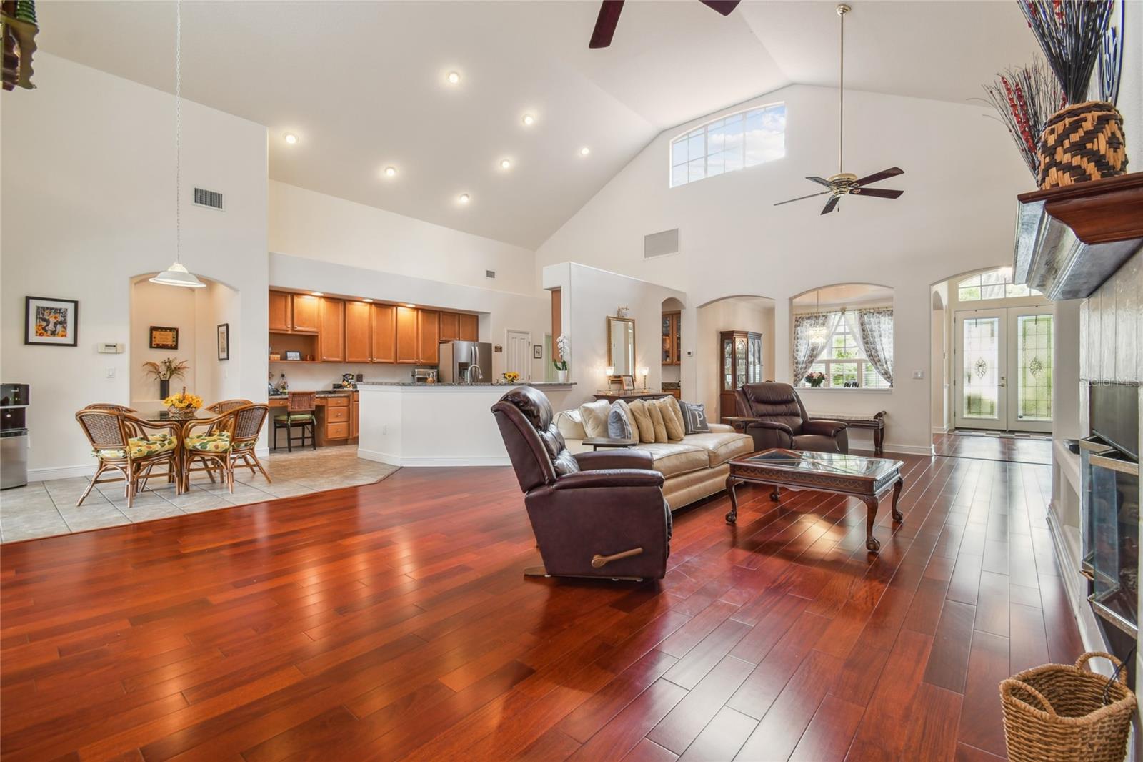 Image 16 of 74 For 10229 Waterside Oaks Drive