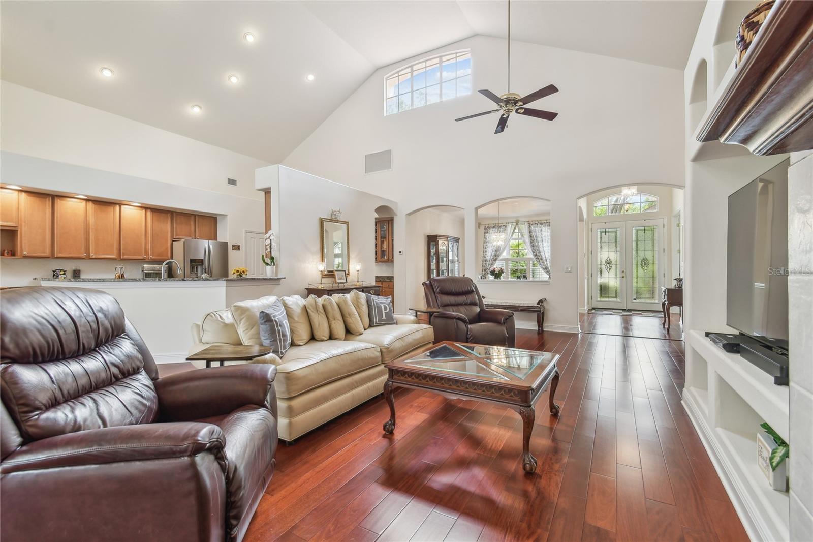 Image 18 of 74 For 10229 Waterside Oaks Drive