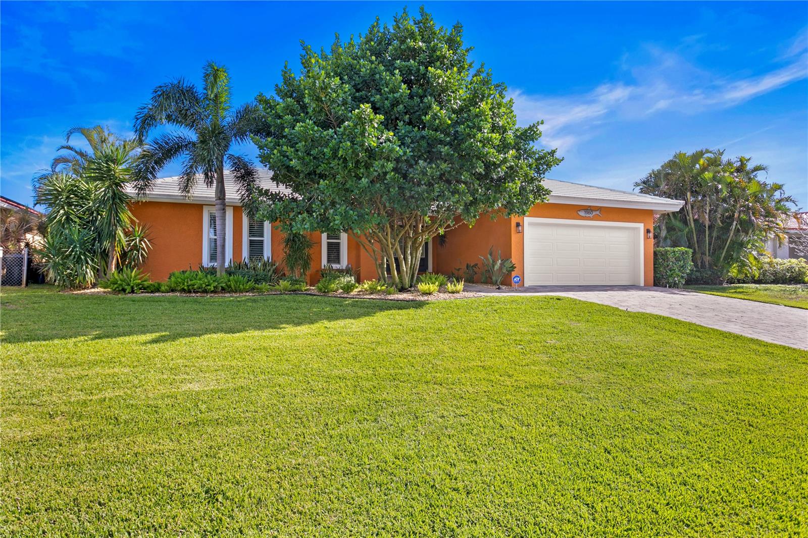 Details for 1960 Montana Avenue Ne, ST PETERSBURG, FL 33703