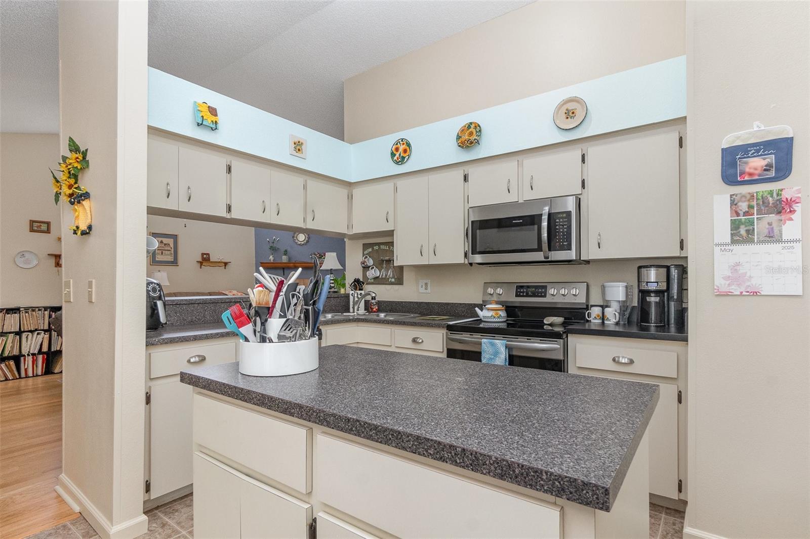 Image 10 of 34 For 640 Lake Dexter Circle
