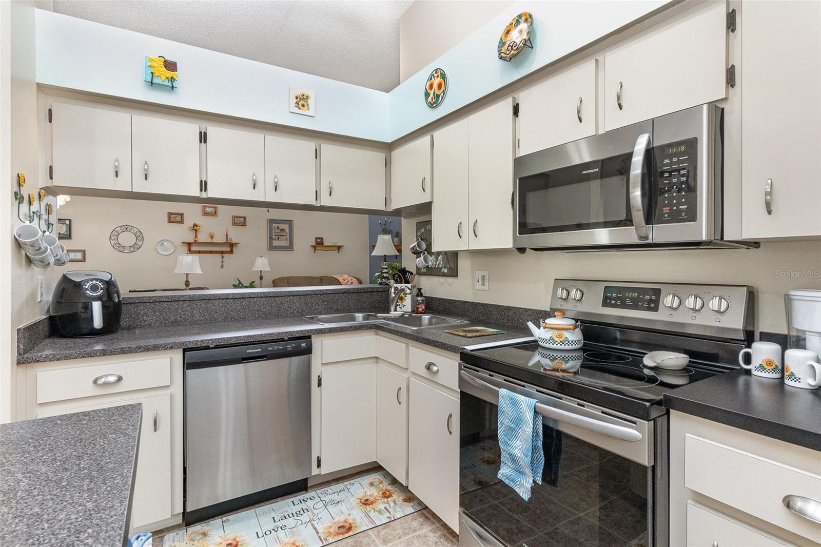 Image 11 of 34 For 640 Lake Dexter Circle