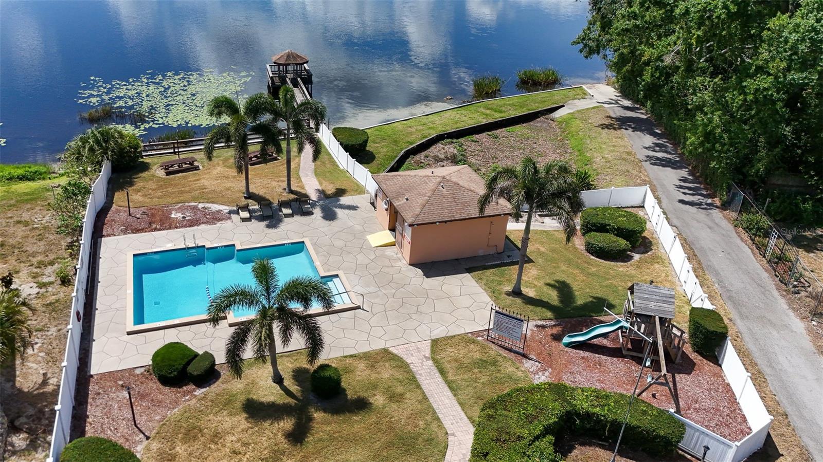 Image 29 of 34 For 640 Lake Dexter Circle