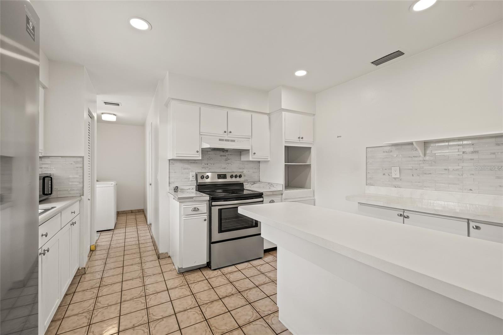 Listing photo id 9 for 6607 Larimer Drive