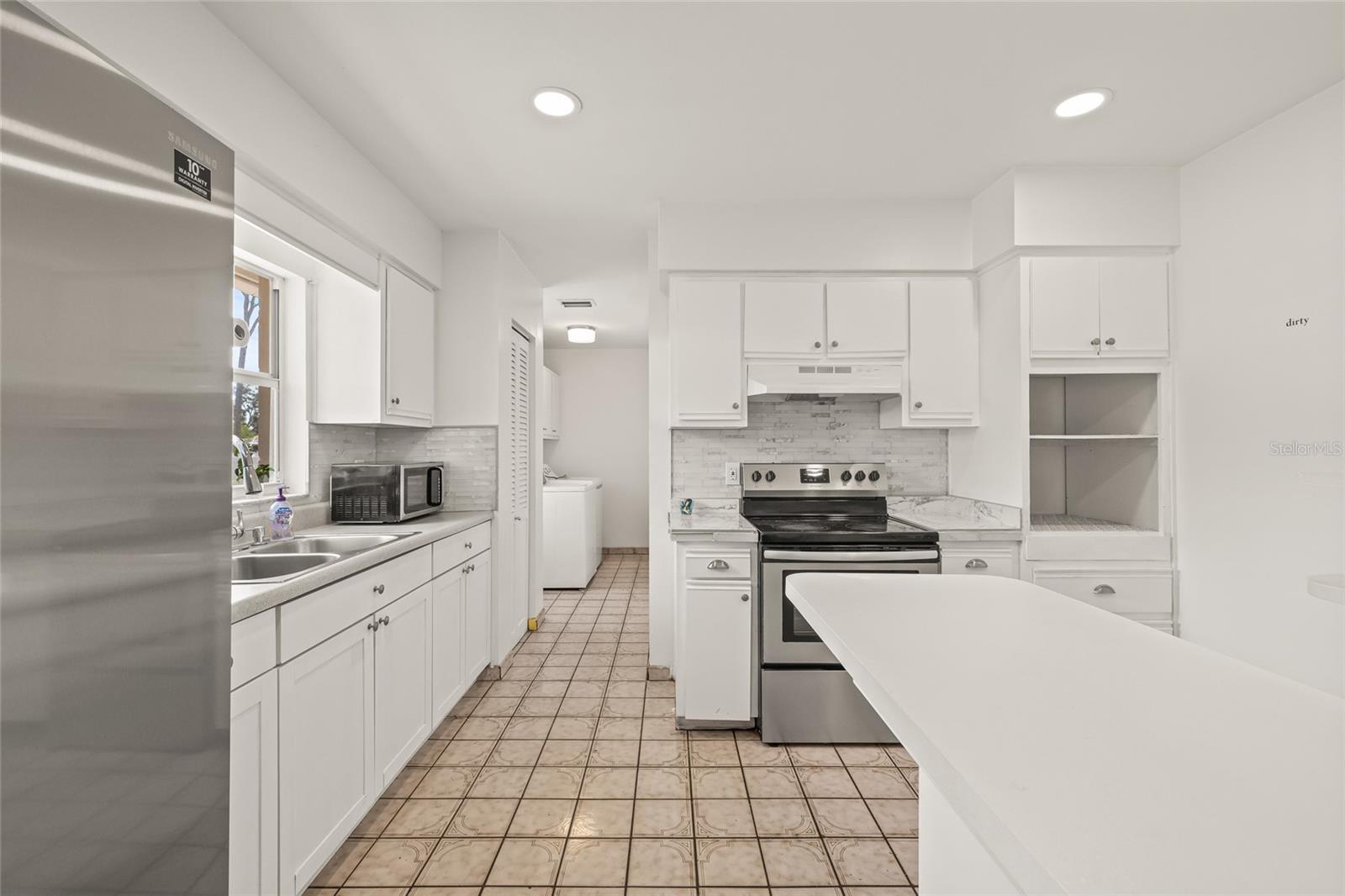 Listing photo id 10 for 6607 Larimer Drive
