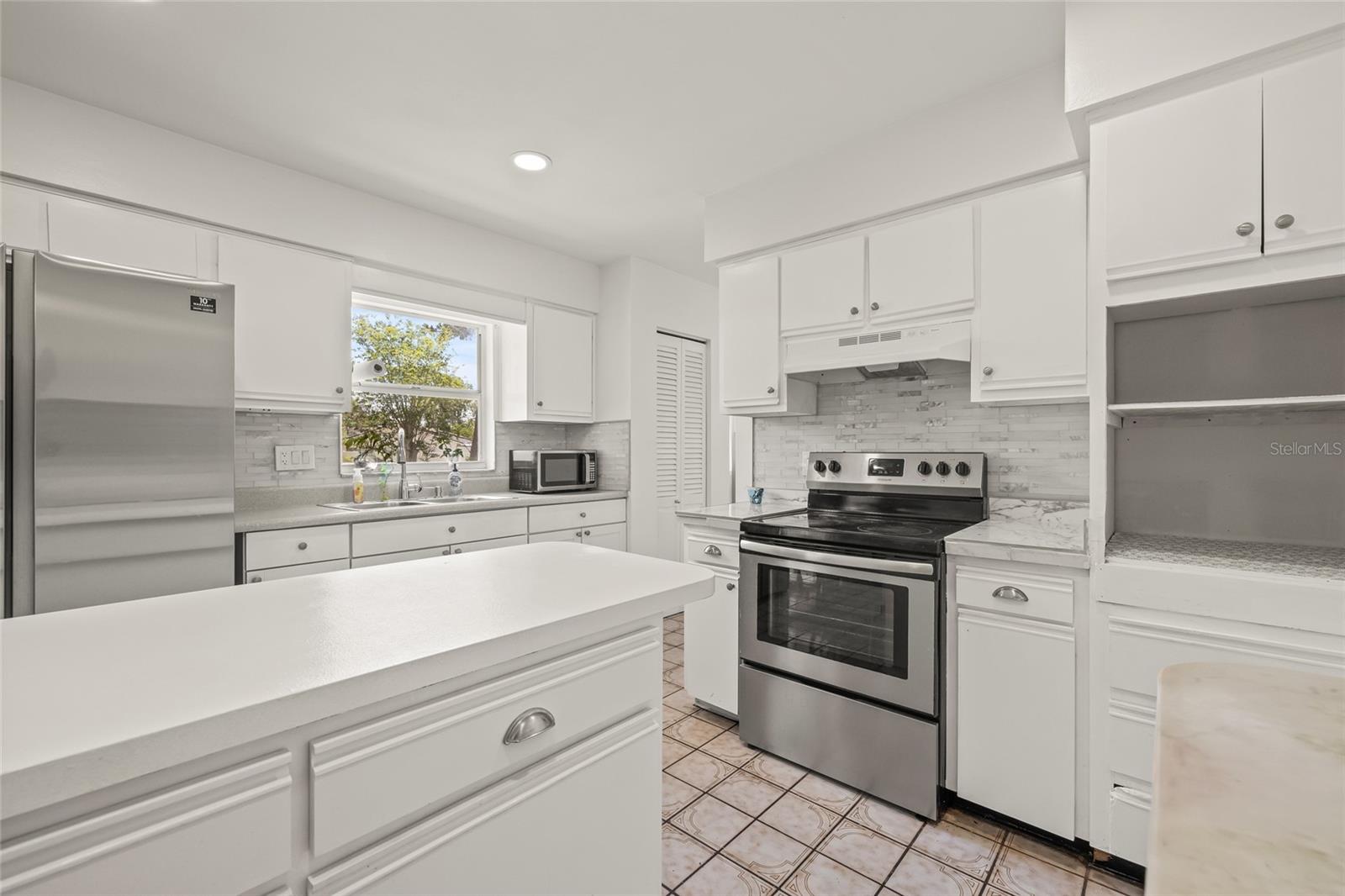 Listing photo id 11 for 6607 Larimer Drive
