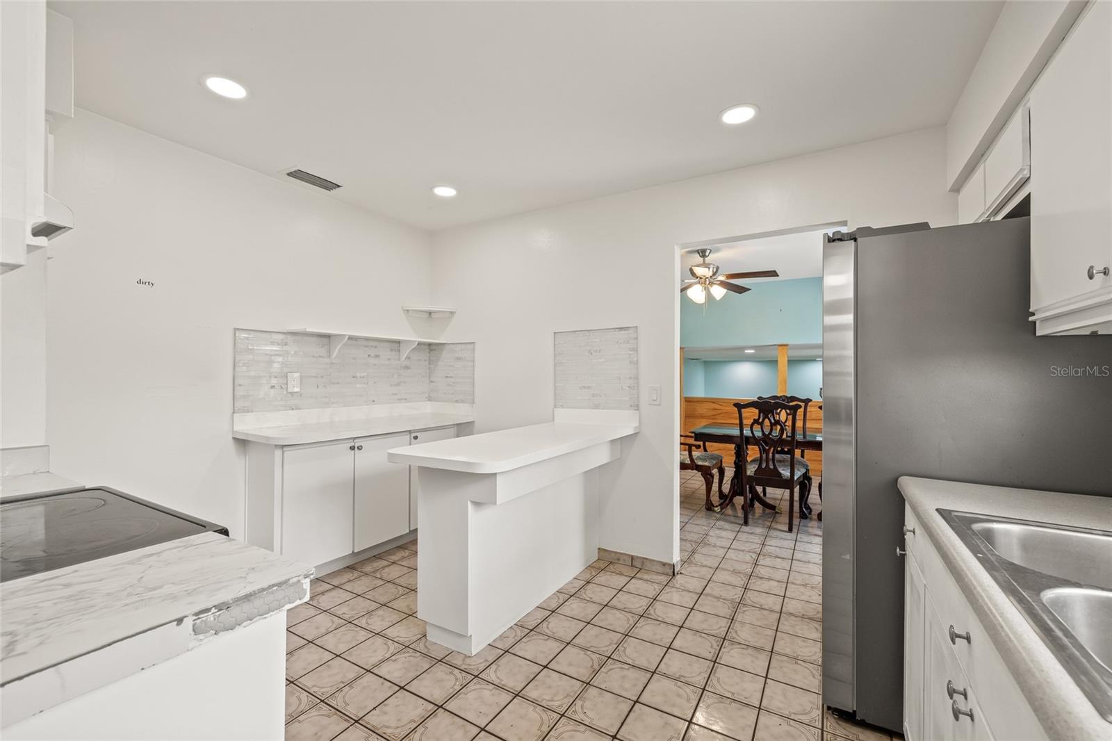 Listing photo id 14 for 6607 Larimer Drive