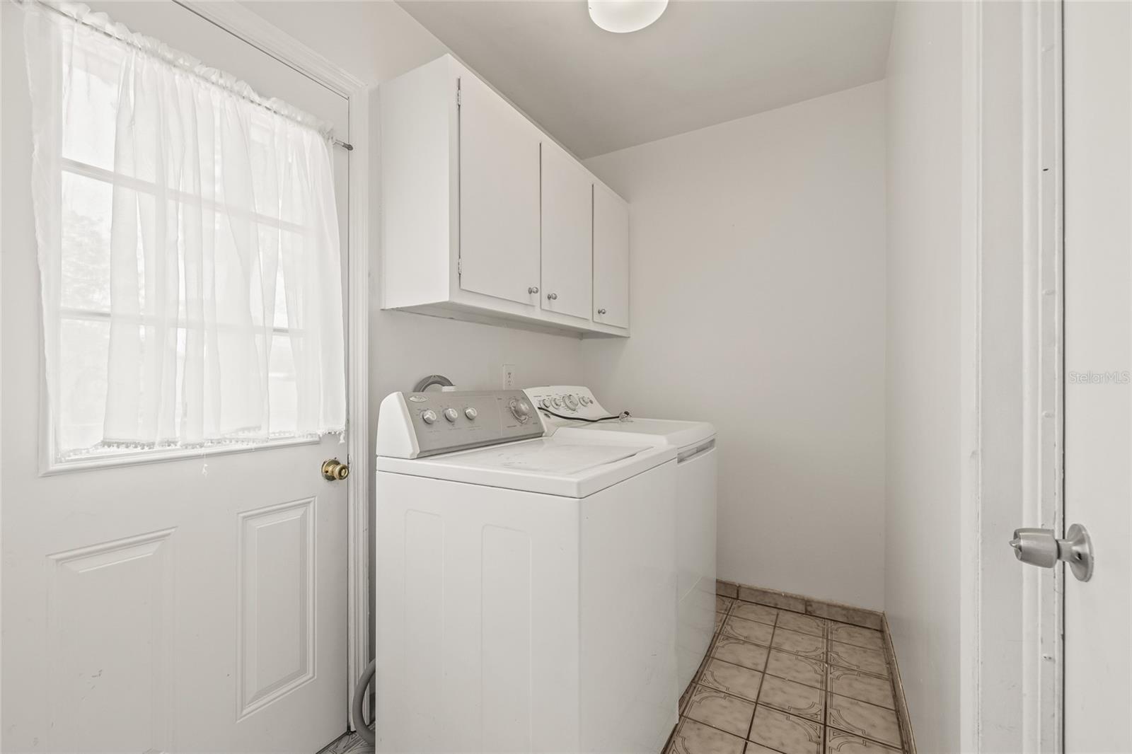 Listing photo id 16 for 6607 Larimer Drive