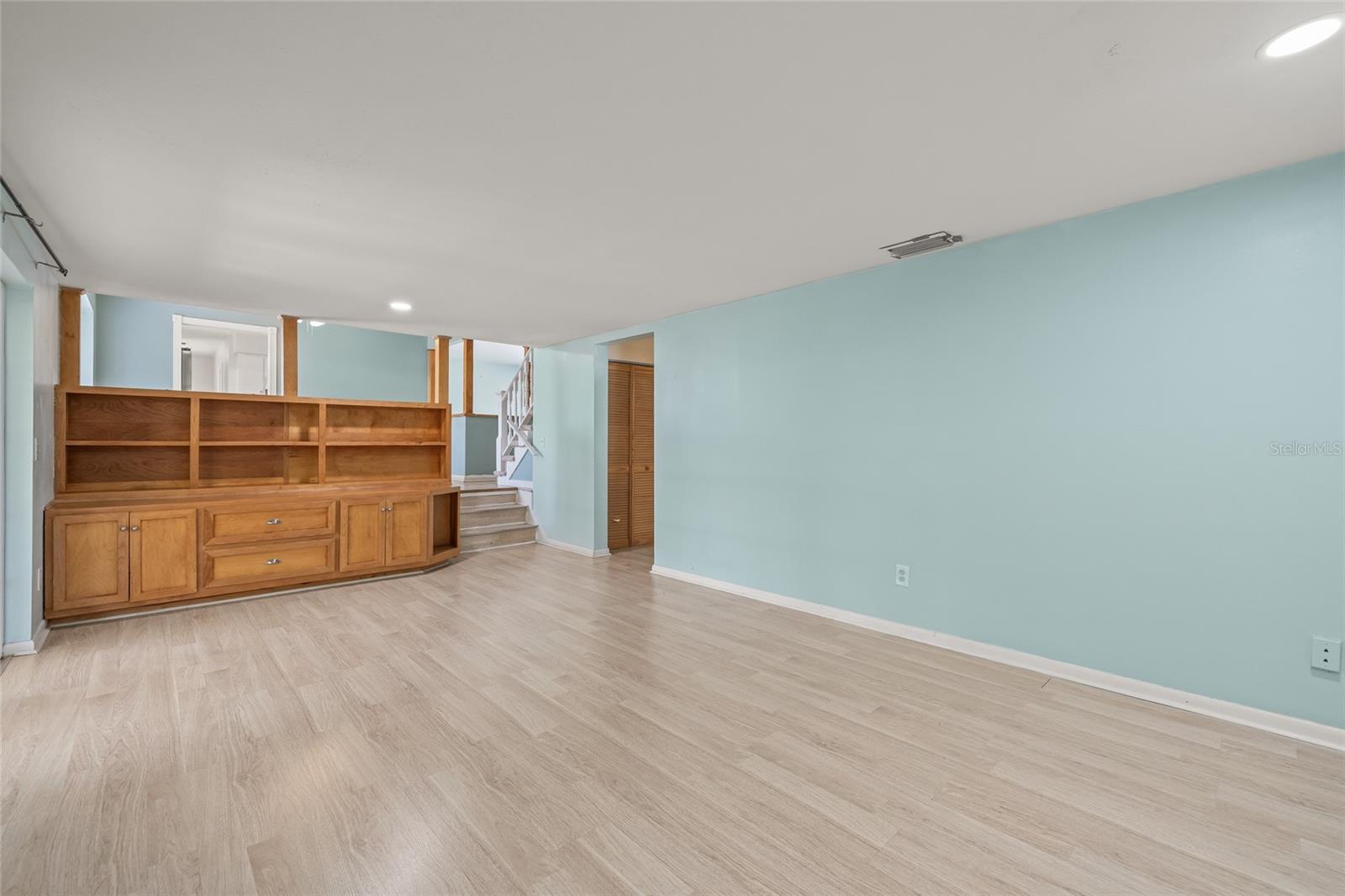 Listing photo id 18 for 6607 Larimer Drive