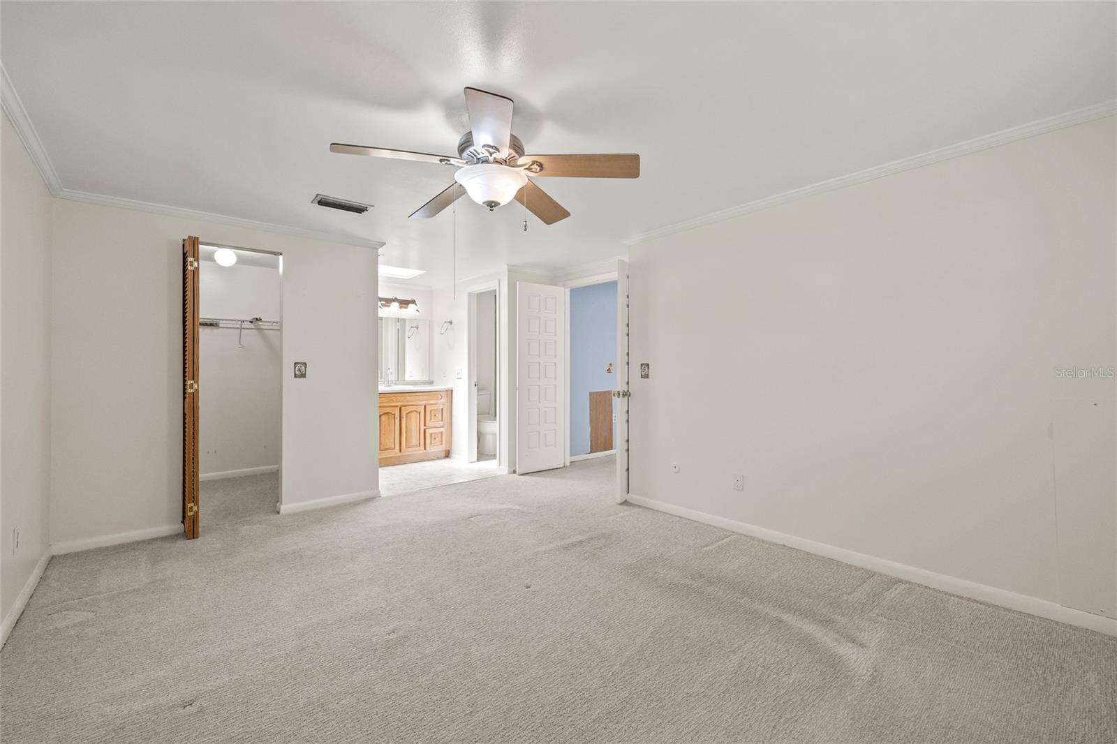 Listing photo id 24 for 6607 Larimer Drive