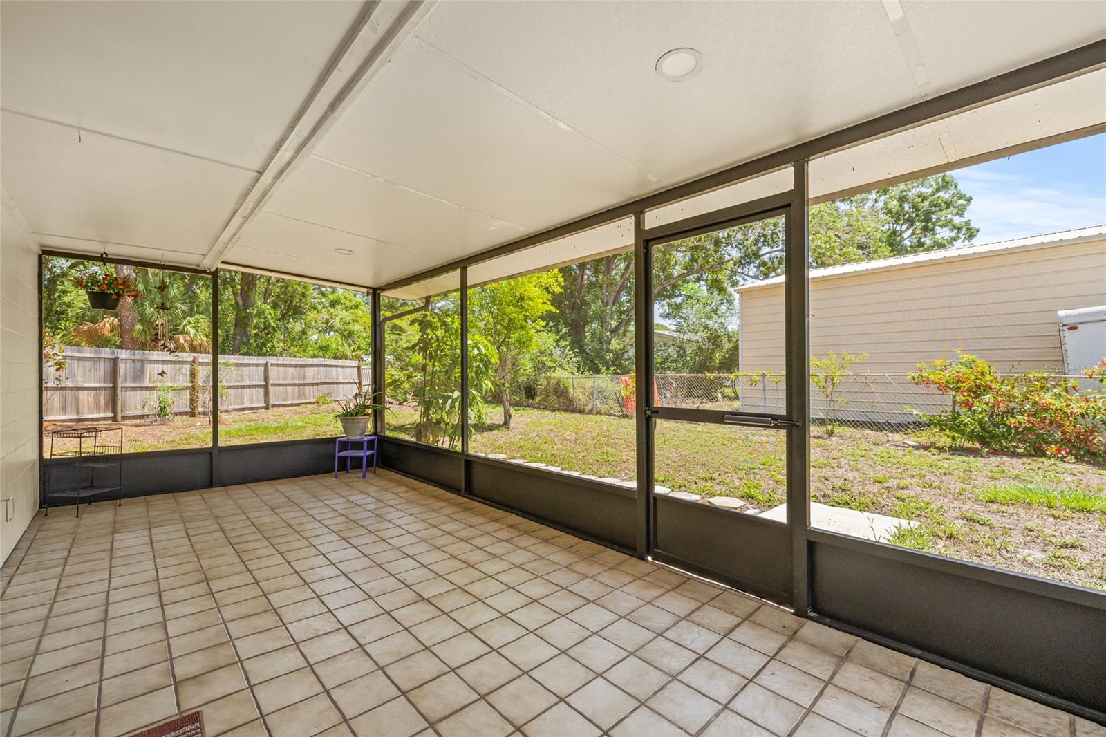 Listing photo id 33 for 6607 Larimer Drive