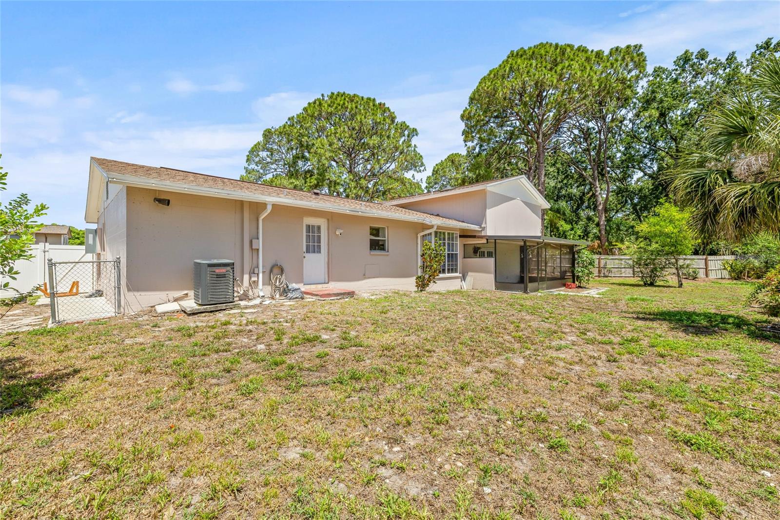Listing photo id 34 for 6607 Larimer Drive