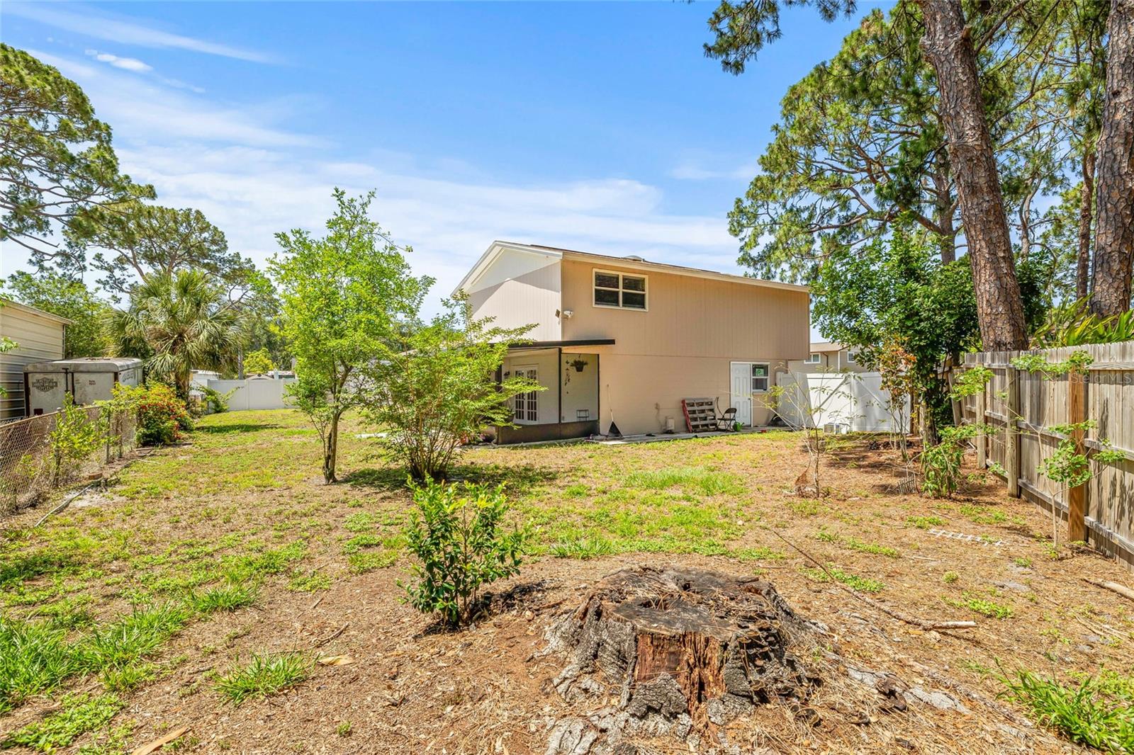 Listing photo id 35 for 6607 Larimer Drive