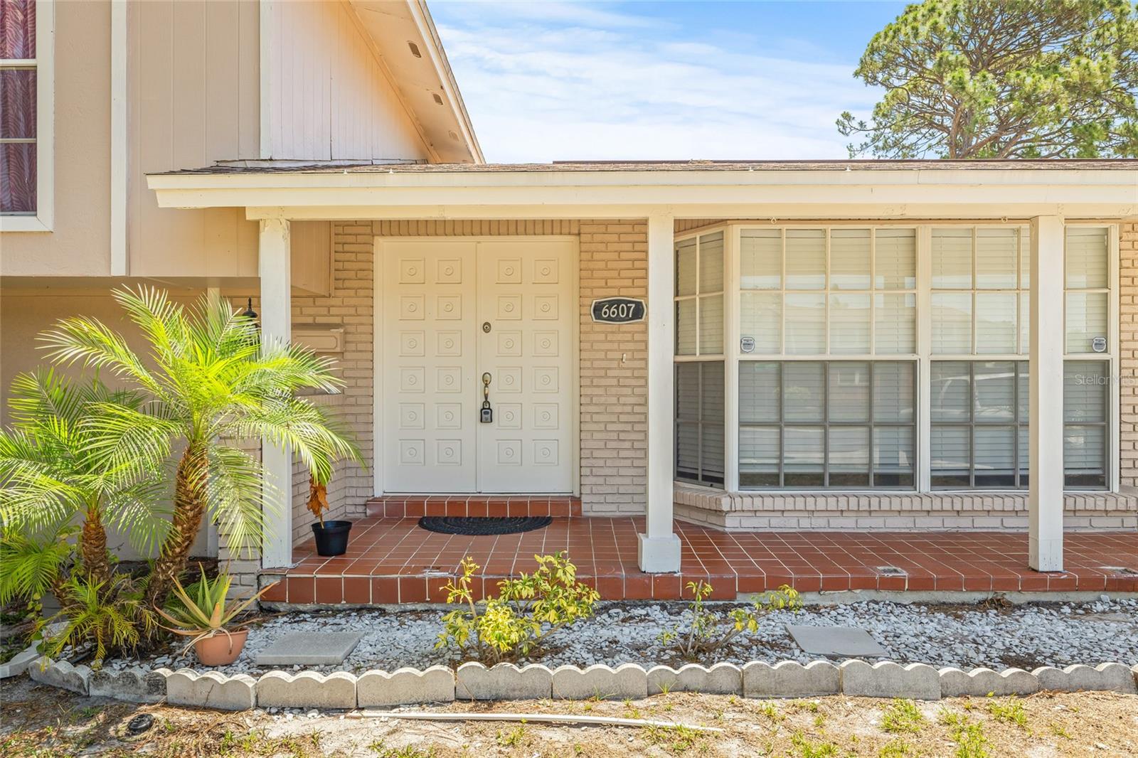 Listing photo id 3 for 6607 Larimer Drive