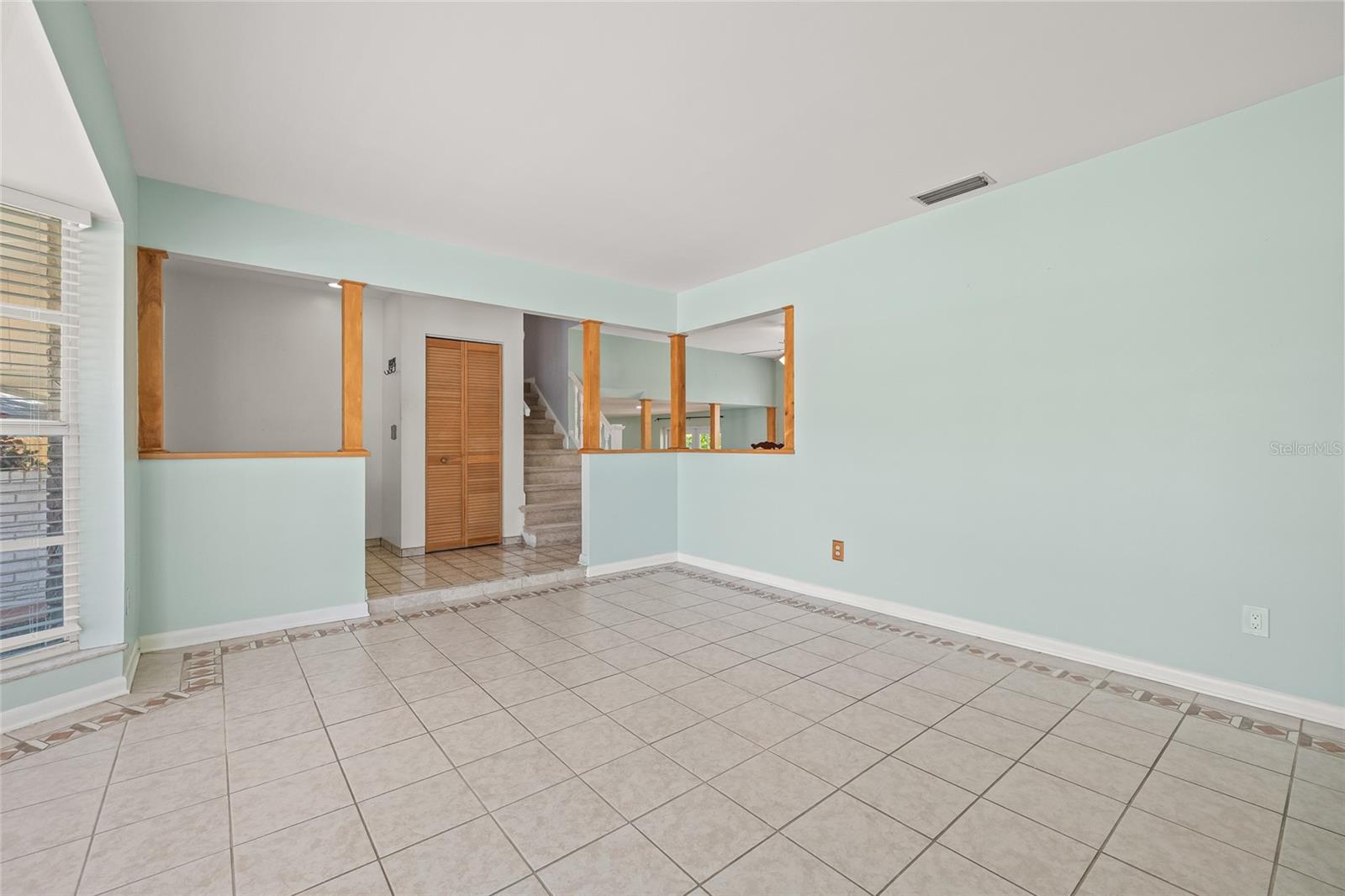 Listing photo id 6 for 6607 Larimer Drive