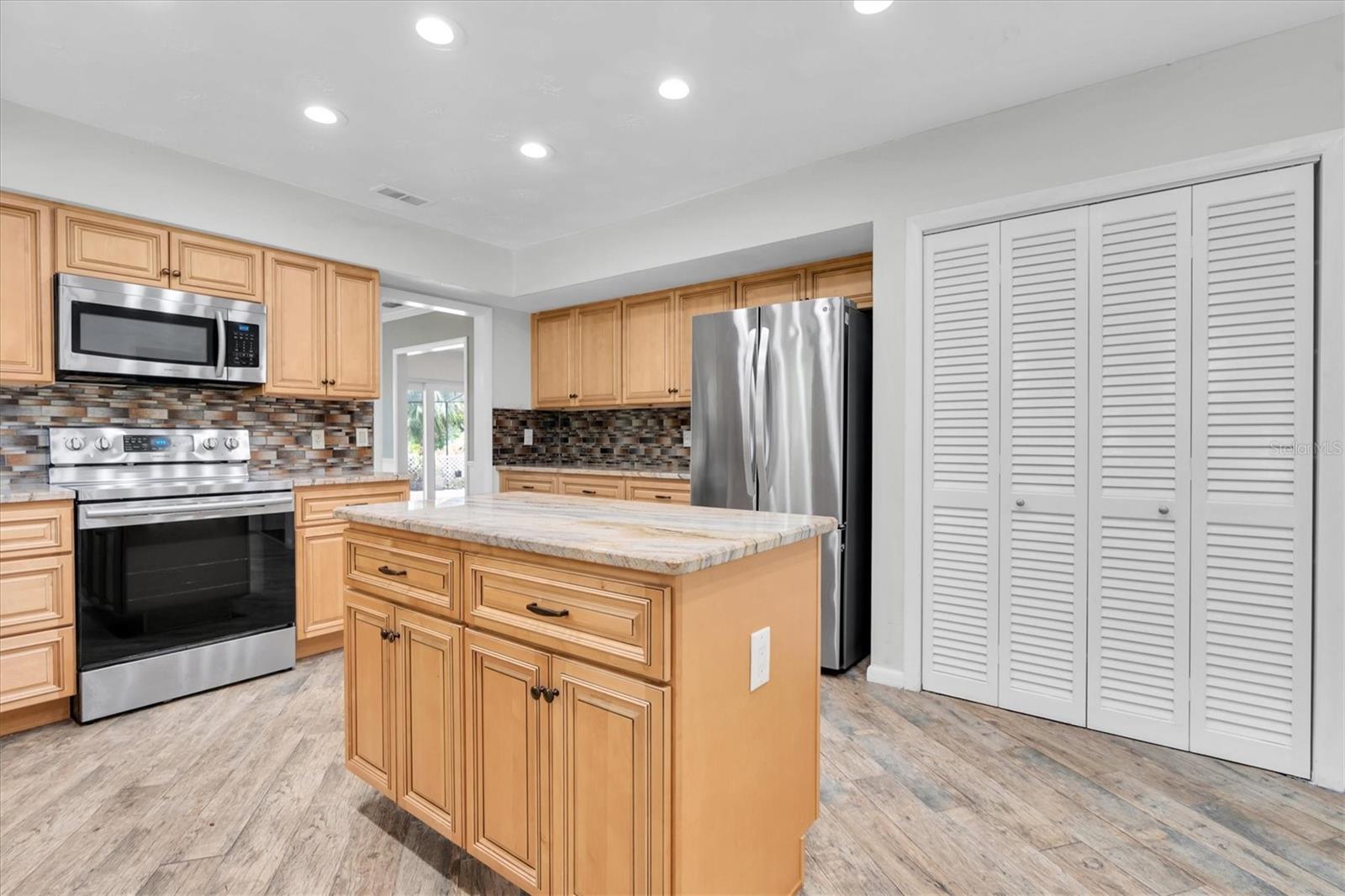 Image 10 of 66 For 13533 Bay Lake Lane