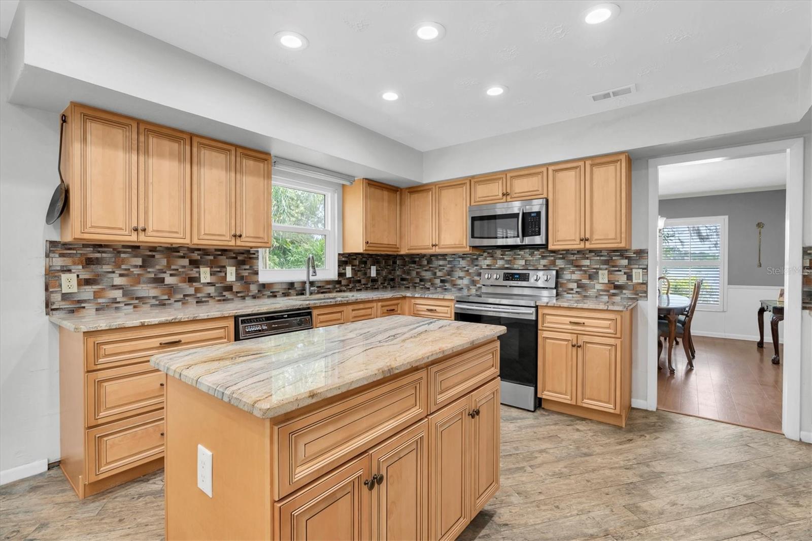 Image 7 of 66 For 13533 Bay Lake Lane