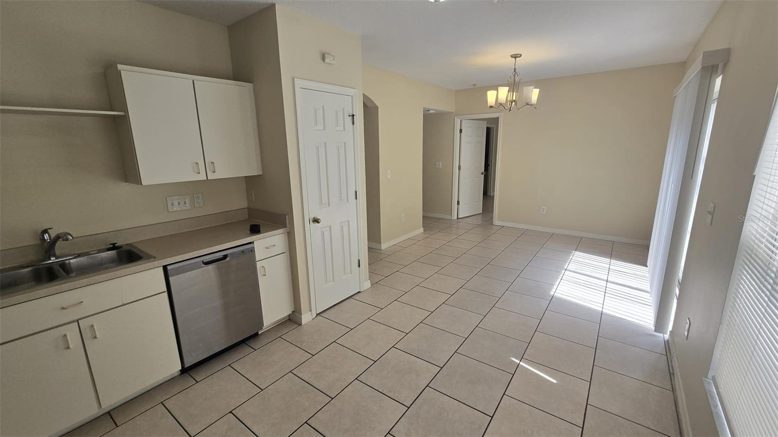 Image 4 of 14 For 6213 Crickethollow Drive