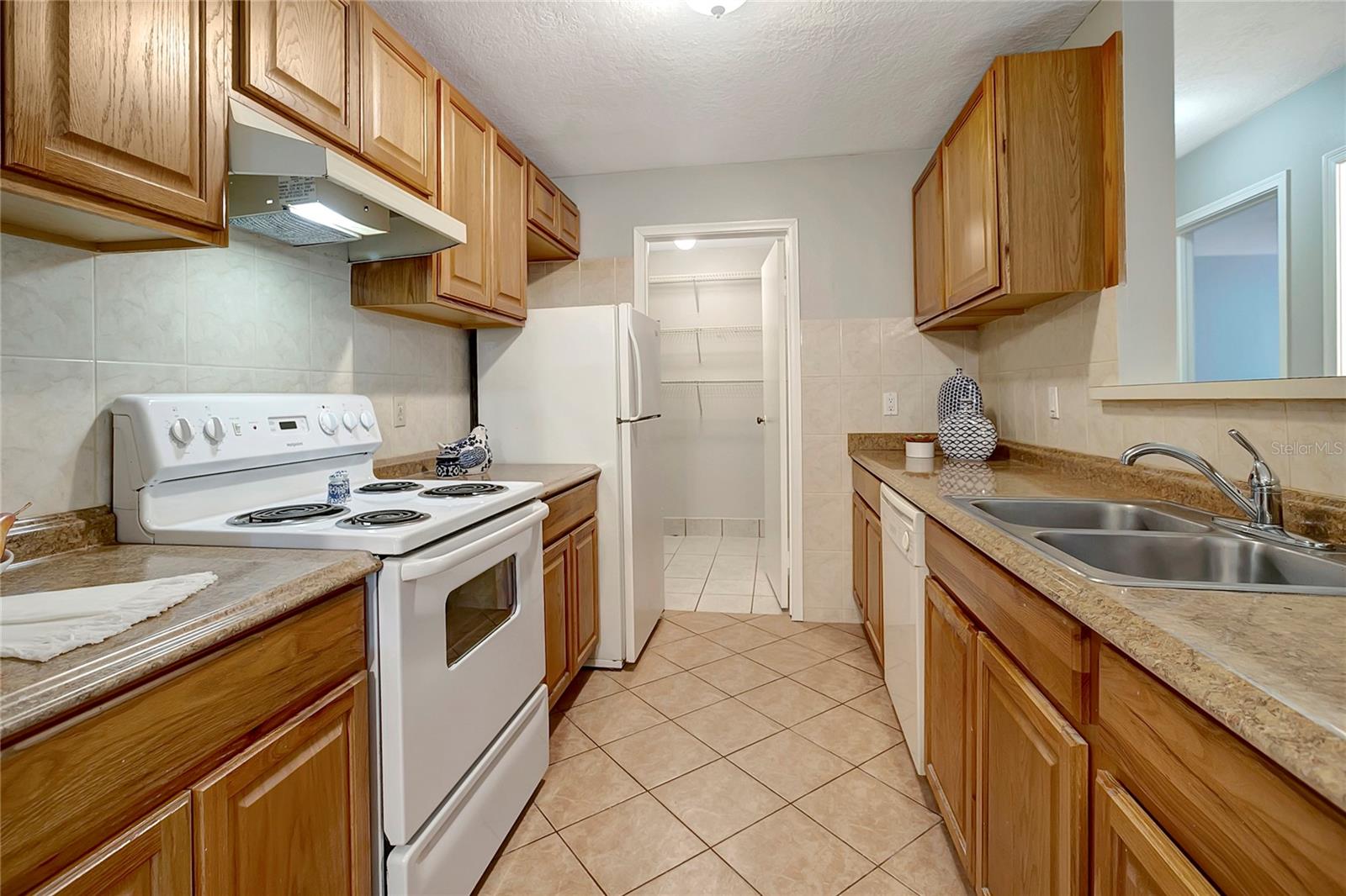 Image 12 of 25 For 1400 Gandy Boulevard N 1504