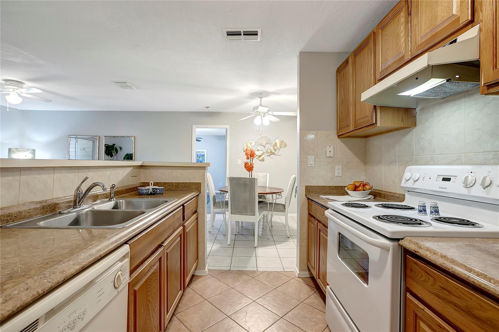 Image 13 of 25 For 1400 Gandy Boulevard N 1504