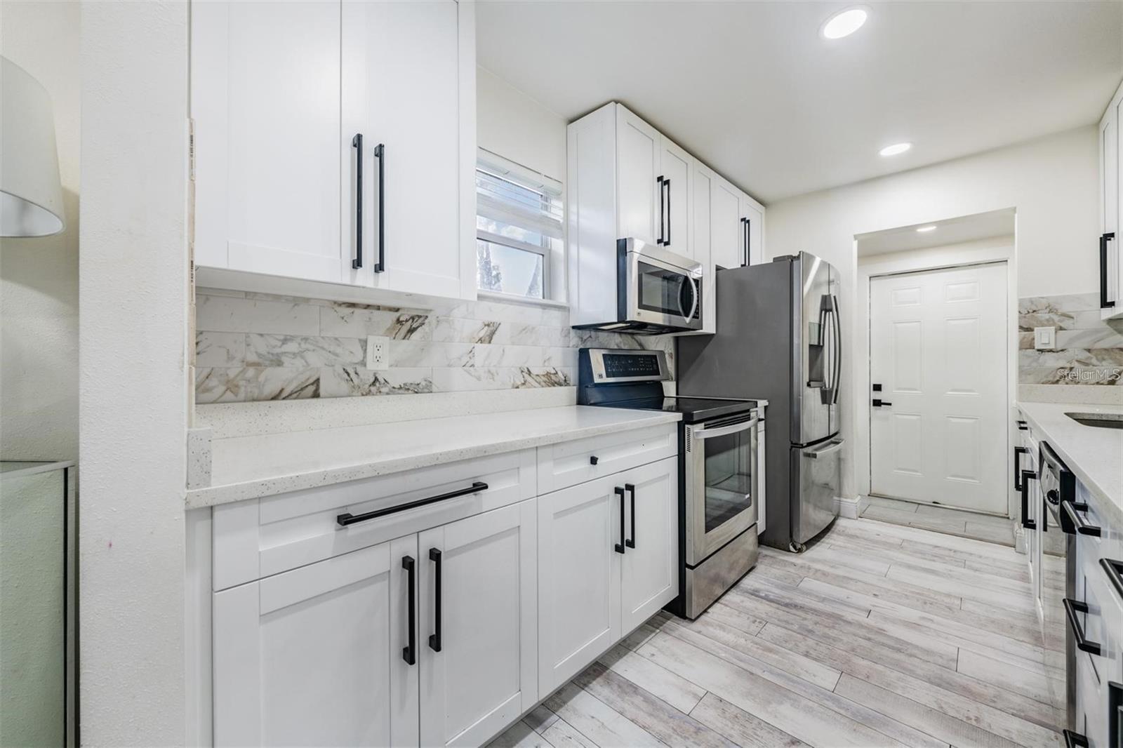 Listing photo id 9 for 1608 Linden Avenue