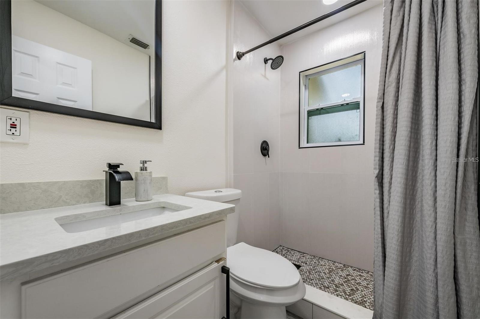 Listing photo id 11 for 1608 Linden Avenue