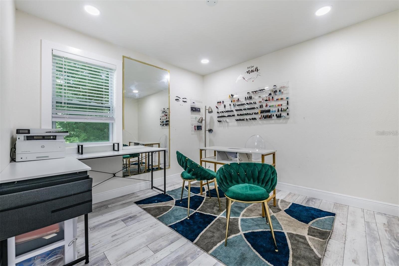 Listing photo id 14 for 1608 Linden Avenue