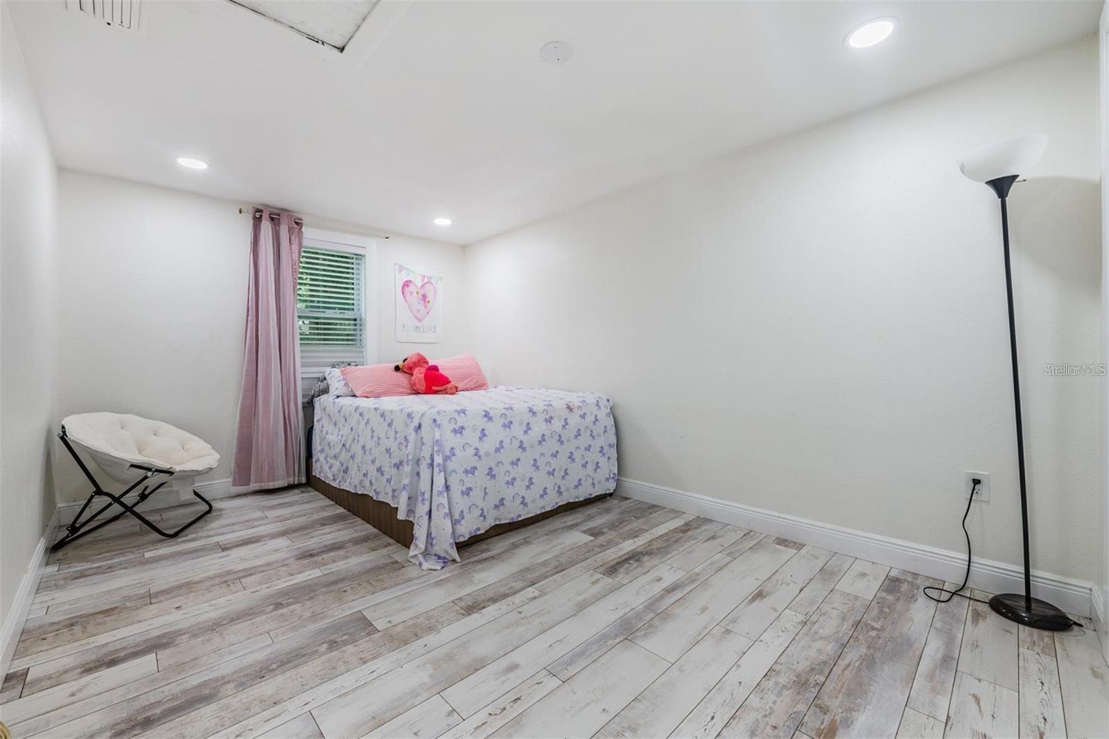 Listing photo id 15 for 1608 Linden Avenue