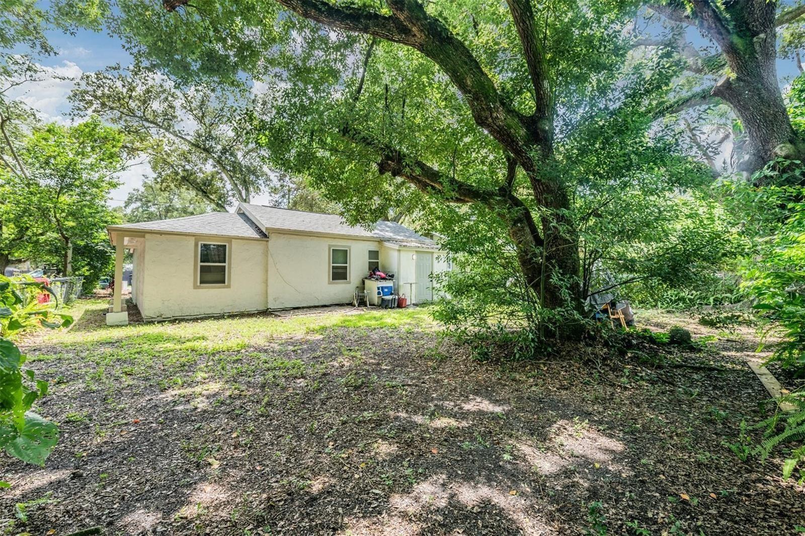 Listing photo id 17 for 1608 Linden Avenue