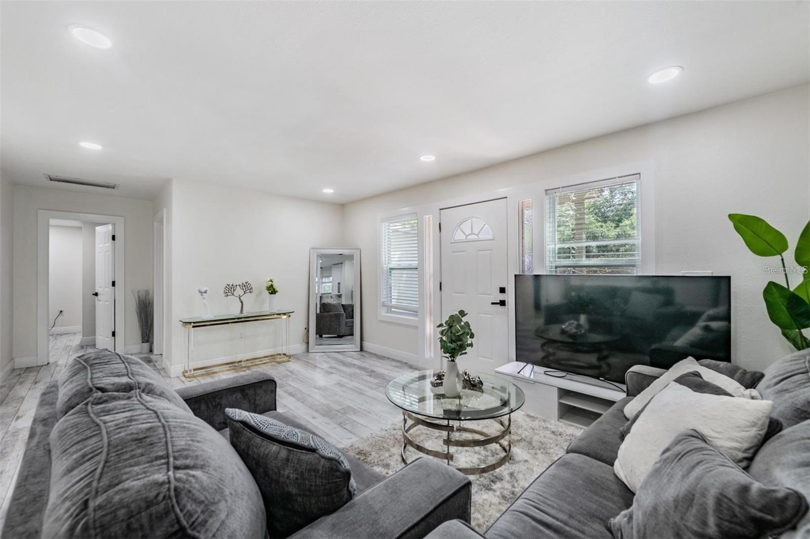 Listing photo id 4 for 1608 Linden Avenue