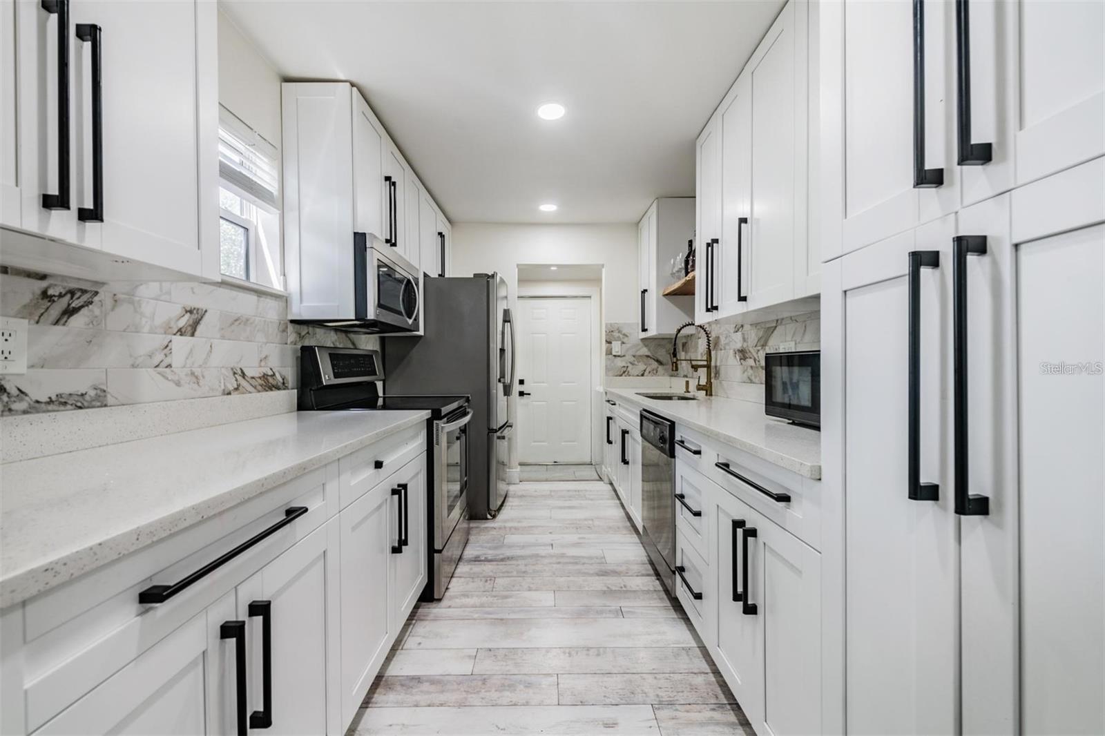 Listing photo id 5 for 1608 Linden Avenue