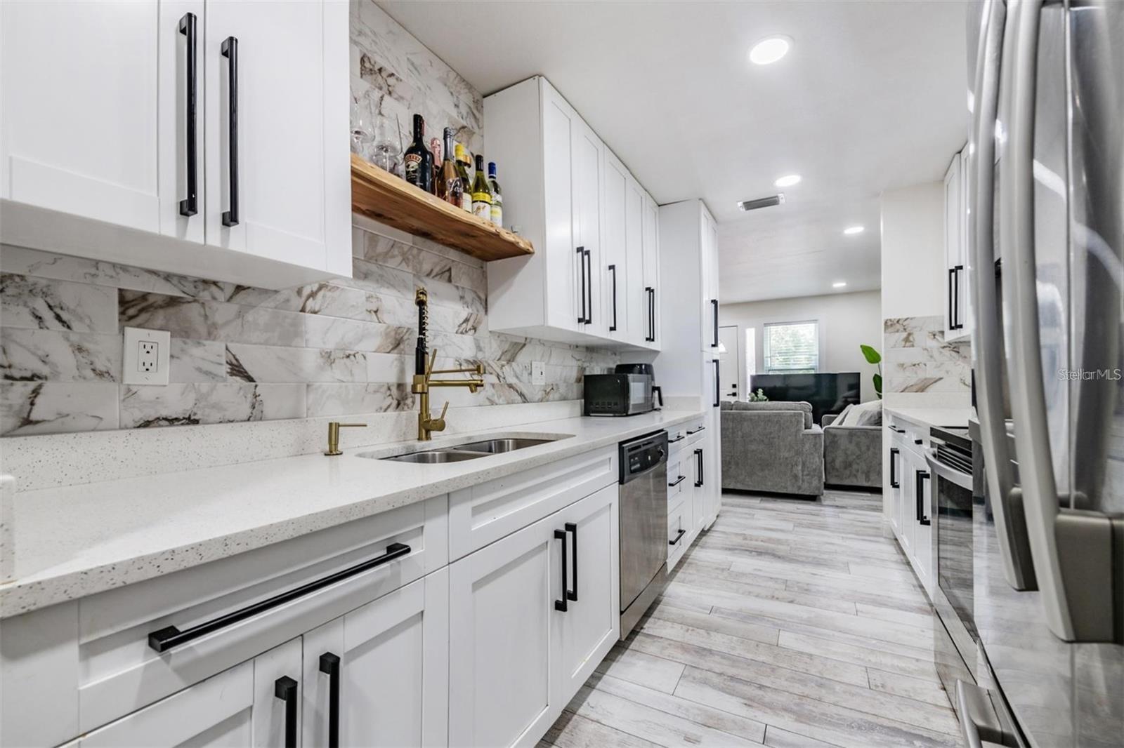 Listing photo id 7 for 1608 Linden Avenue