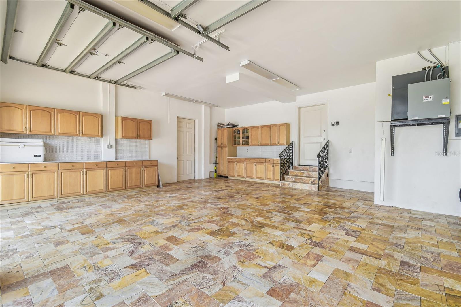 Image 30 of 98 For 5810 Mariner Street