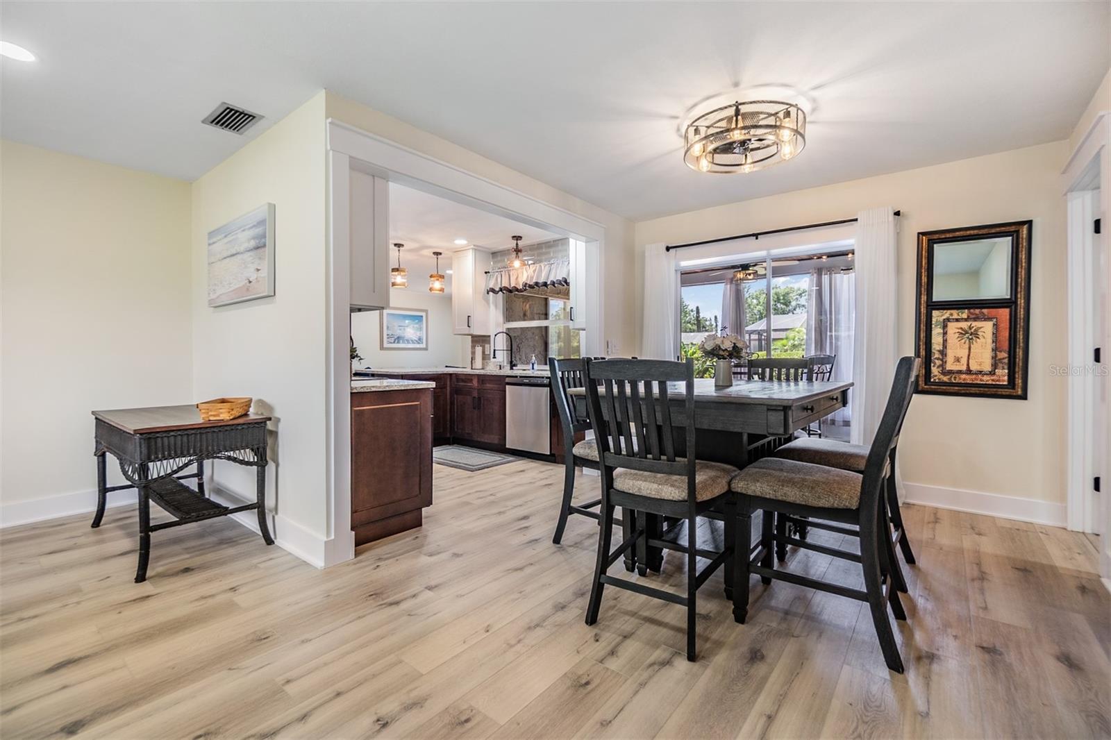 Image 15 of 36 For 2724 Ashwood Court