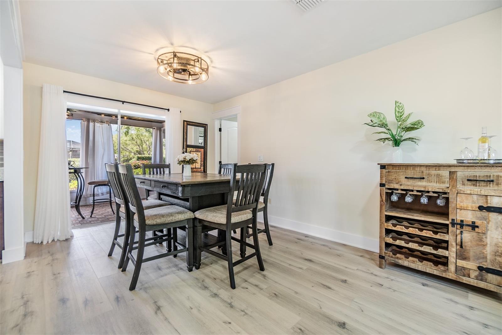 Image 16 of 36 For 2724 Ashwood Court