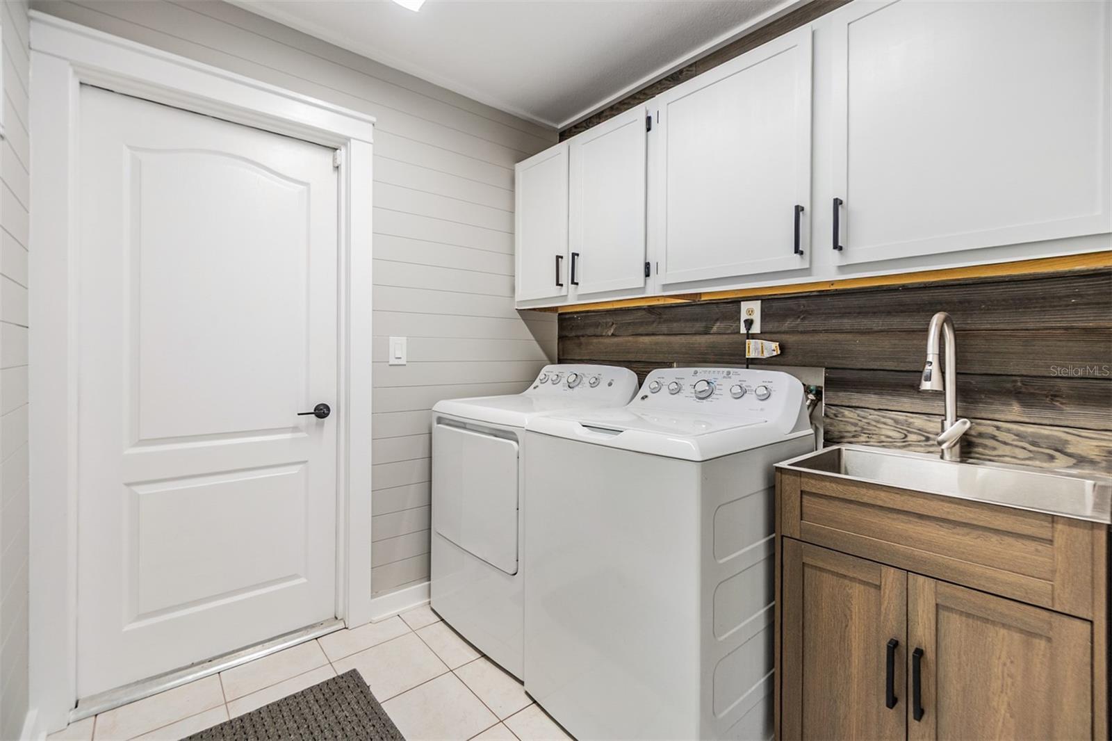Image 26 of 36 For 2724 Ashwood Court
