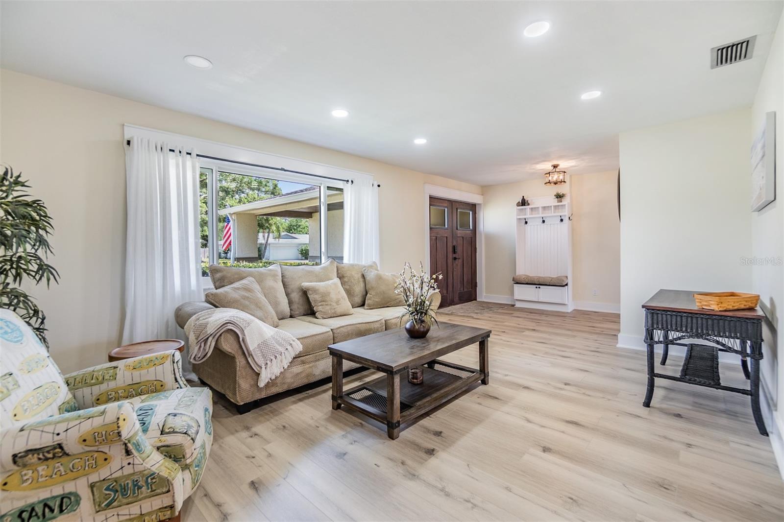 Image 4 of 36 For 2724 Ashwood Court