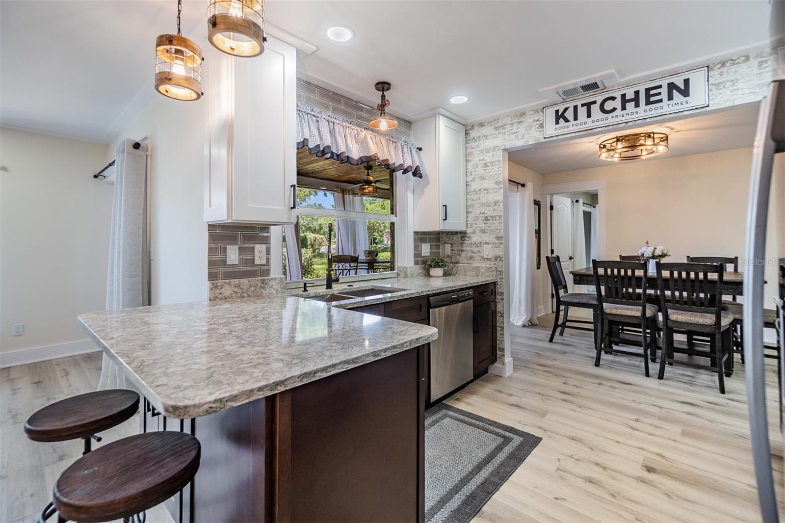 Image 9 of 36 For 2724 Ashwood Court