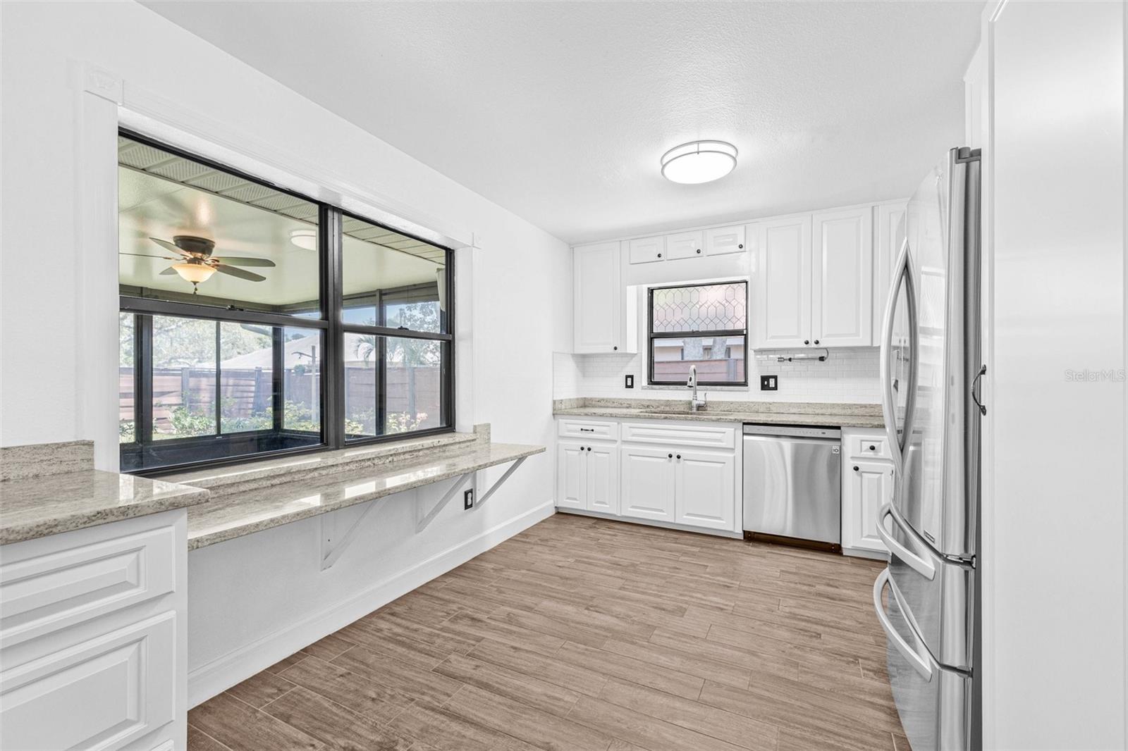 Listing photo id 8 for 9981 58th Street N
