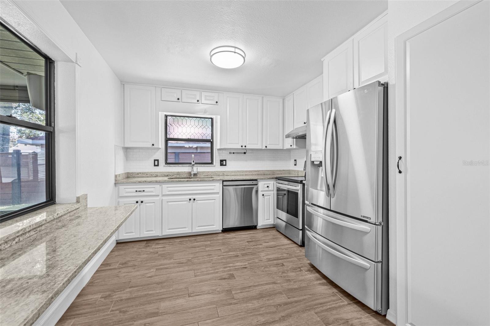 Listing photo id 9 for 9981 58th Street N