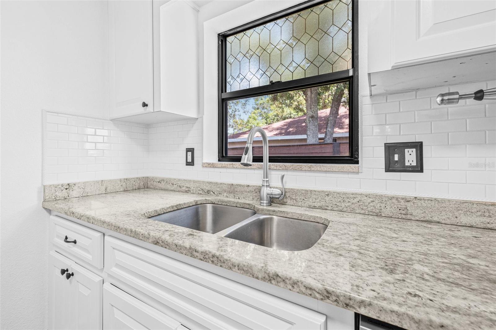 Listing photo id 10 for 9981 58th Street N