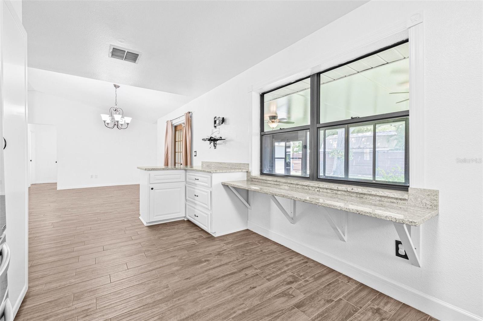 Listing photo id 12 for 9981 58th Street N