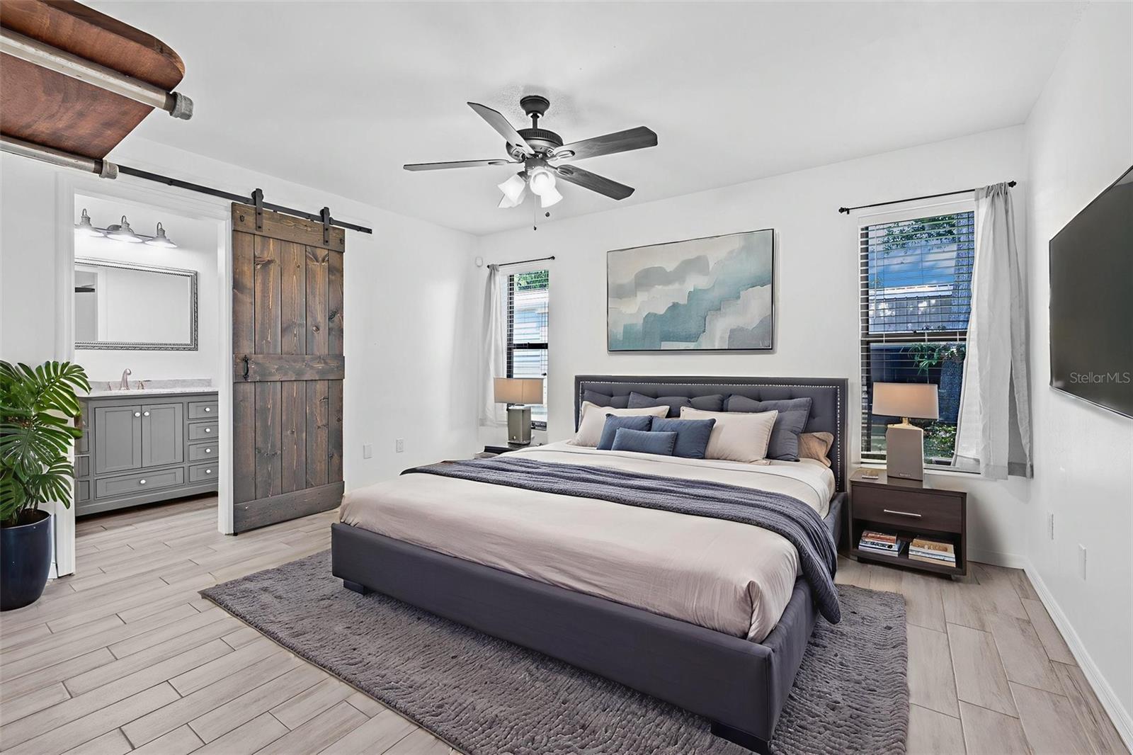 Listing photo id 13 for 9981 58th Street N